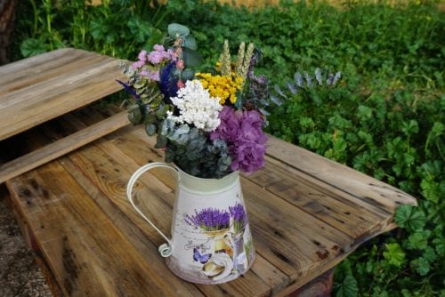 jarra-de-lavanda-con-siemprevivas-secas-y-flores-preservadas_4